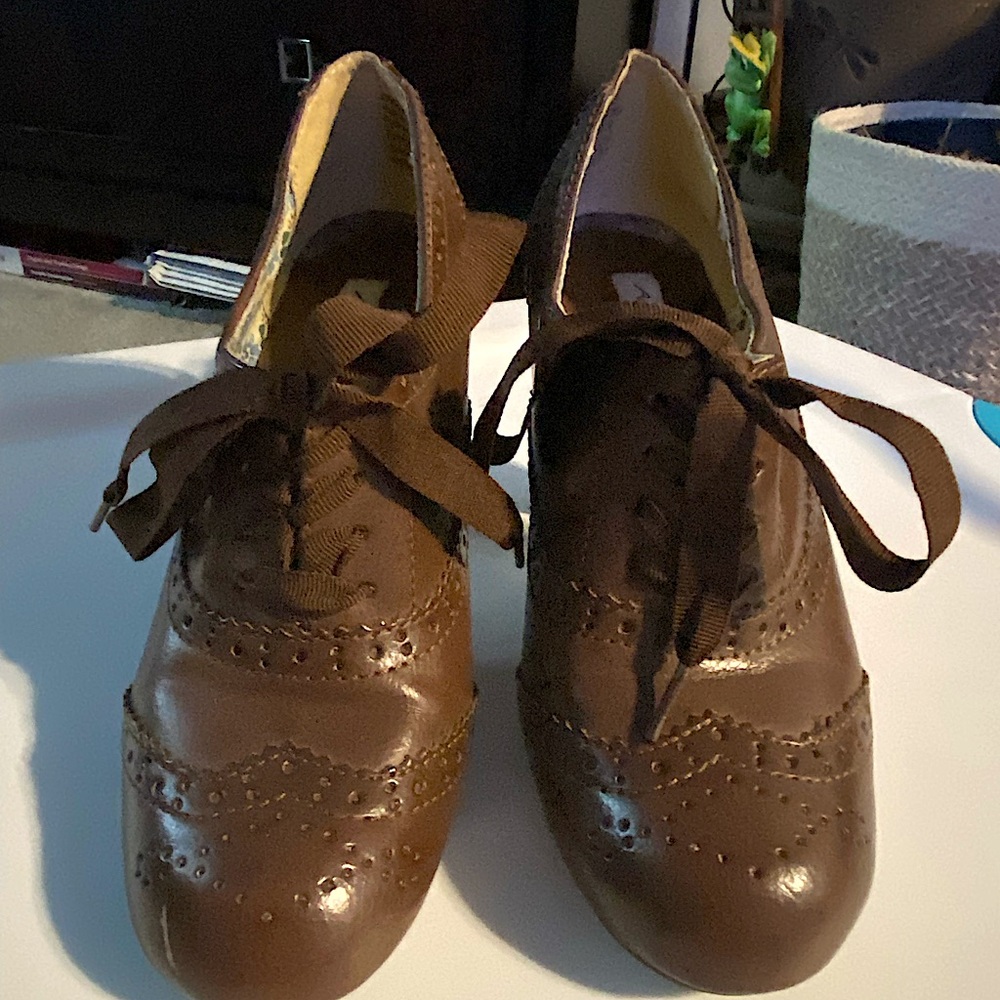 Women’s heel Mary Jane shoes Brown like new pet free ,smoke free home